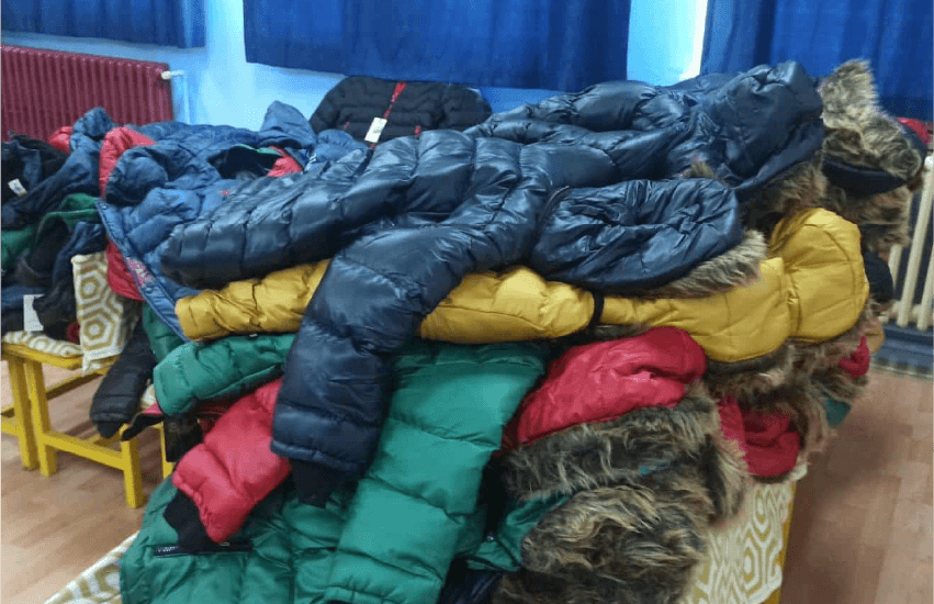 Bor Eğitim Gönüllüleri Derneği, bu kış ihtiyaç sahibi 300 öğrenciye mont ve bot desteği sağladı. Çocukların eğitimlerini daha güvenle sürdürebilmeleri için yapılan bu destek, gönüllülerin ve bağışçıların katkılarıyla gerçekleşti.